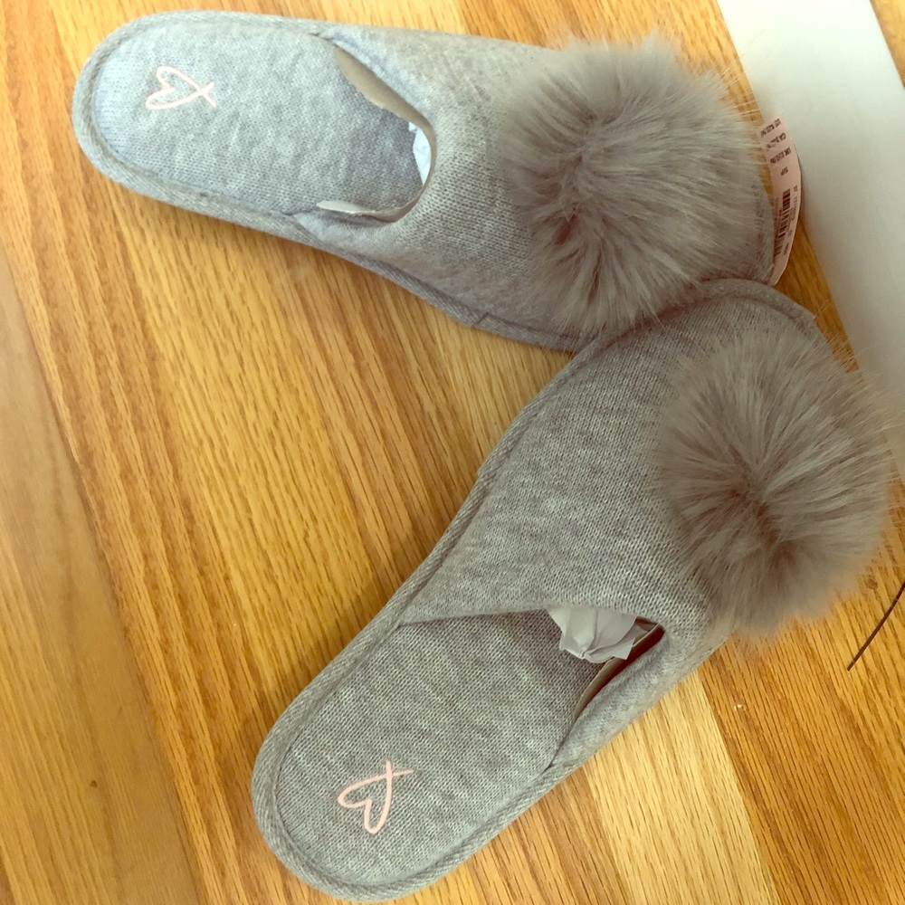 Gray foam slippers